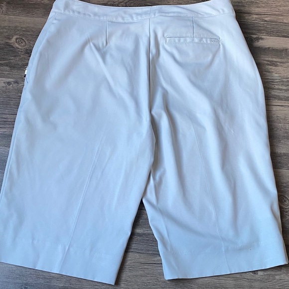 IZOD XFG Women’s Grey Golf Cargo Short Size 6 - Picture 7 of 11